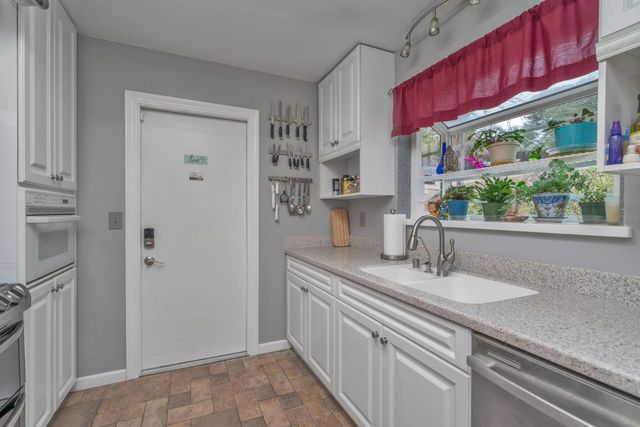 2367 Ponderosa Rd, Rescue, CA 95672