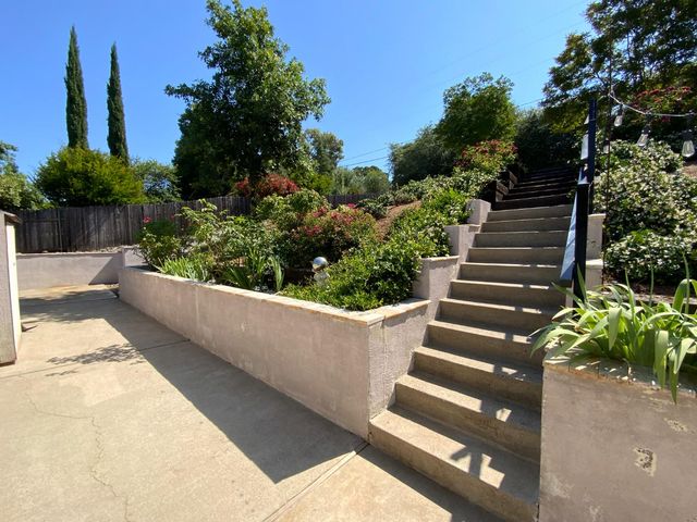 2367 Ponderosa Rd, Rescue, CA 95672