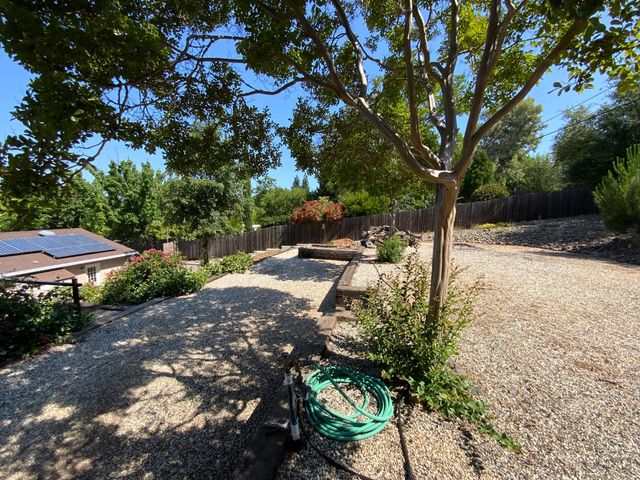 2367 Ponderosa Rd, Rescue, CA 95672