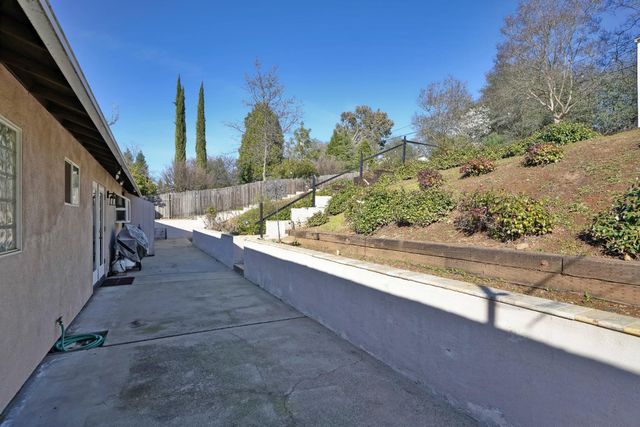 2367 Ponderosa Rd, Rescue, CA 95672