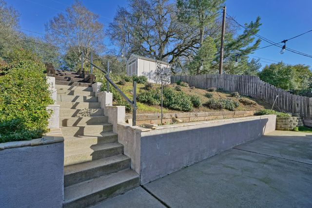 2367 Ponderosa Rd, Rescue, CA 95672