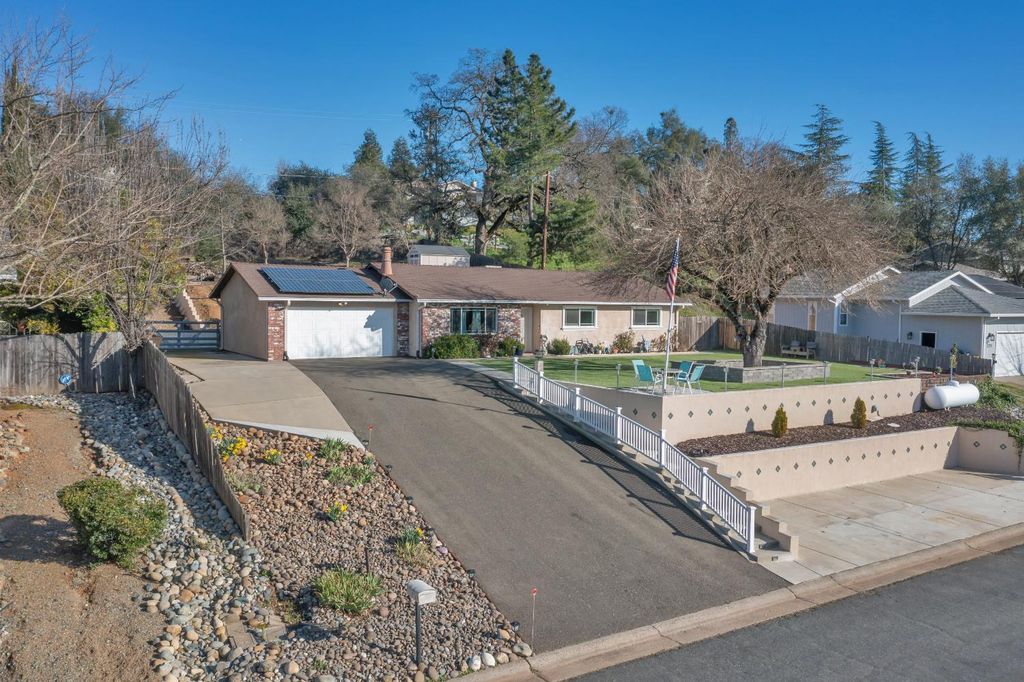 2367 Ponderosa Rd, Rescue, CA 95672