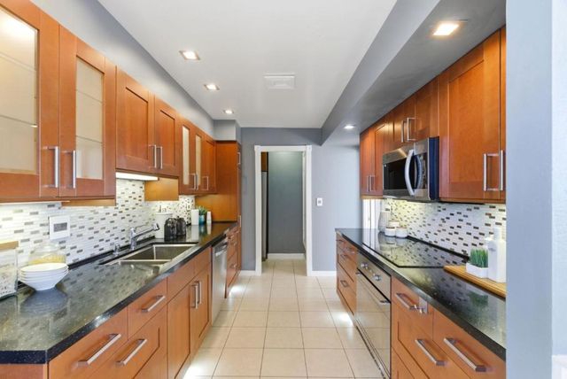 651 Port Drive 208, San Mateo, CA 94404