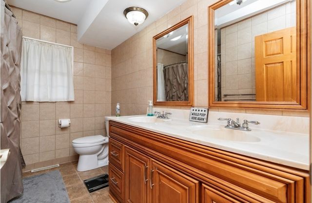 3838 Valdez Drive, Des Moines, IA 50310