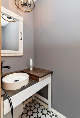 3838 Valdez Drive, Des Moines, IA 50310