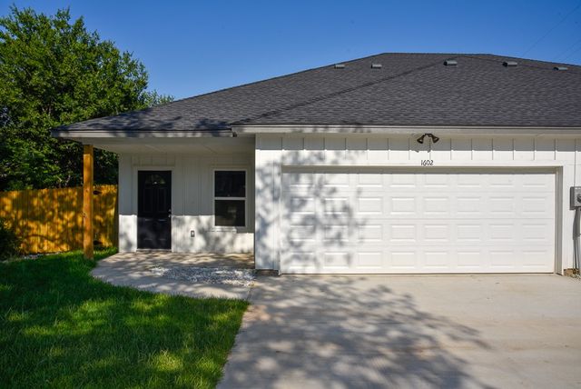 1602 N McDonald Avenue, Decatur, TX 76234