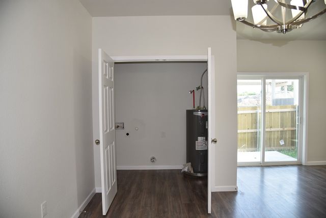 1602 N McDonald Avenue, Decatur, TX 76234