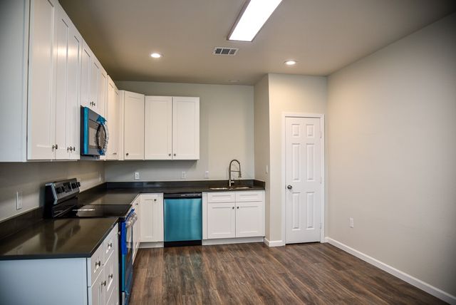 1602 N McDonald Avenue, Decatur, TX 76234