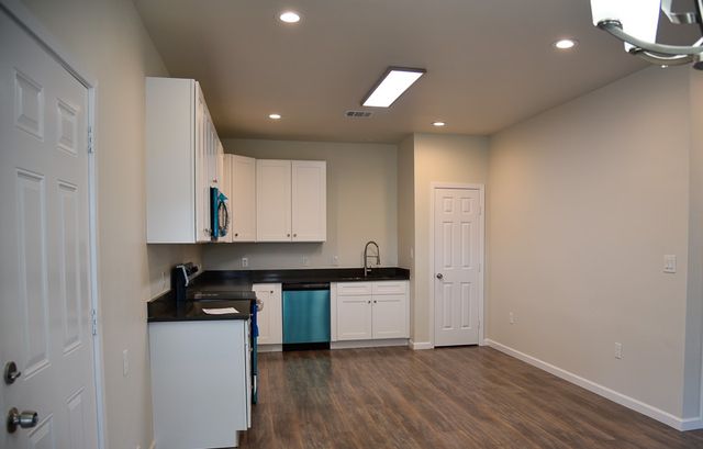 1602 N McDonald Avenue, Decatur, TX 76234