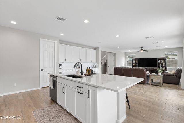 1135 W TREASURE Trail, Apache Junction, AZ 85120