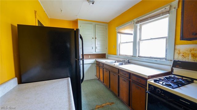 148 Oak Street, Elyria, OH 44035