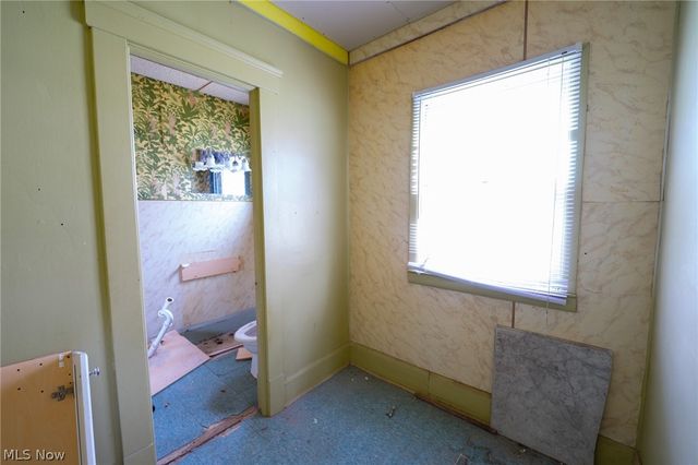 148 Oak Street, Elyria, OH 44035