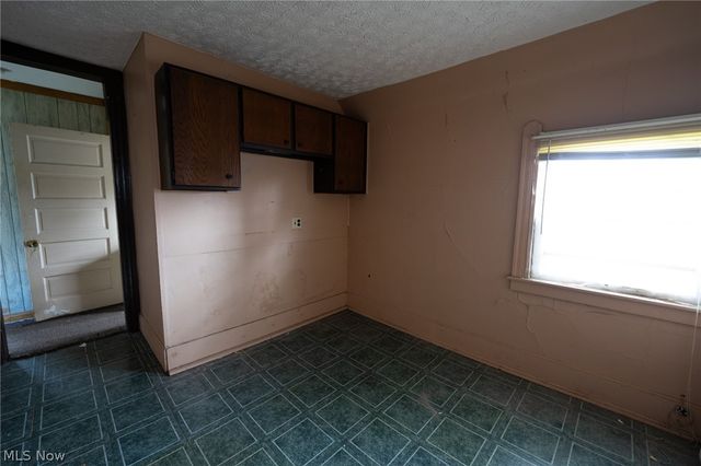 148 Oak Street, Elyria, OH 44035