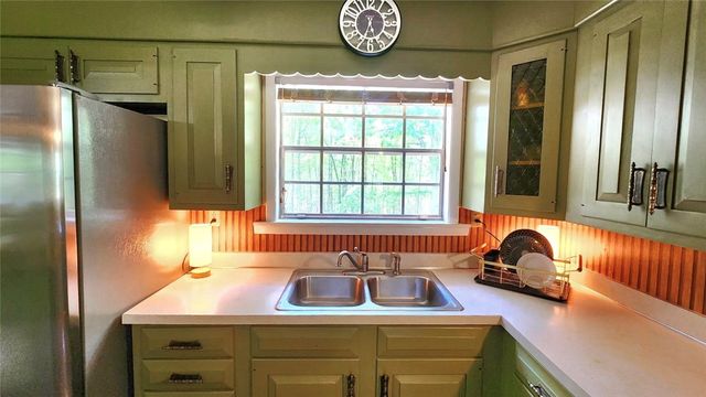 380 Honeysuckle Drive, Mountain Rest, SC 29664