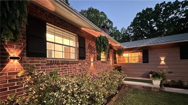 380 Honeysuckle Drive, Mountain Rest, SC 29664
