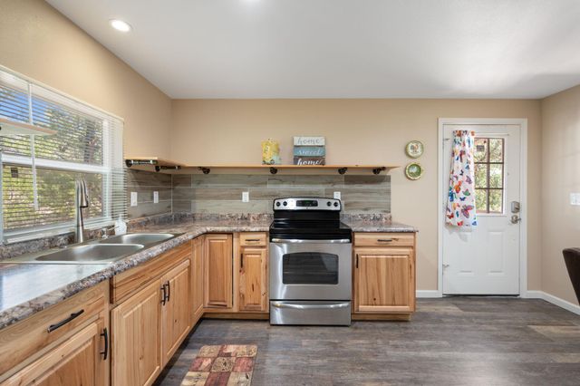 6925 White Hills LN, Marble Falls, TX 78654