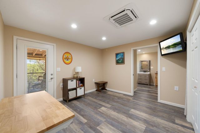 6925 White Hills LN, Marble Falls, TX 78654