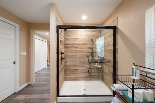6925 White Hills LN, Marble Falls, TX 78654