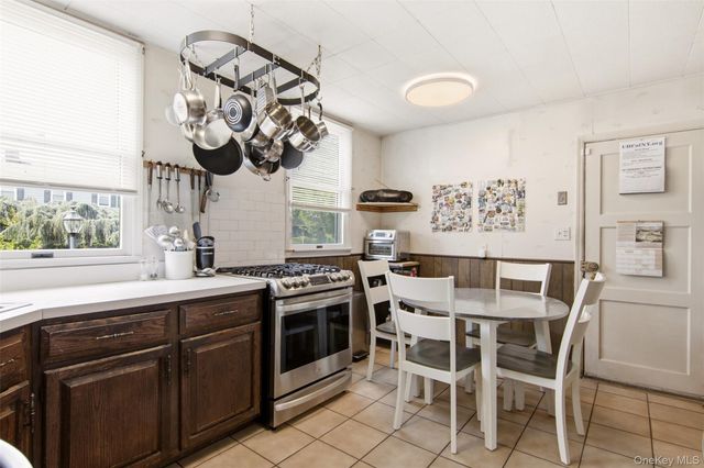 118 Magnolia, Westbury, NY 11590