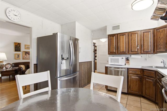 118 Magnolia, Westbury, NY 11590