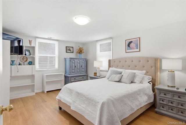 118 Magnolia, Westbury, NY 11590