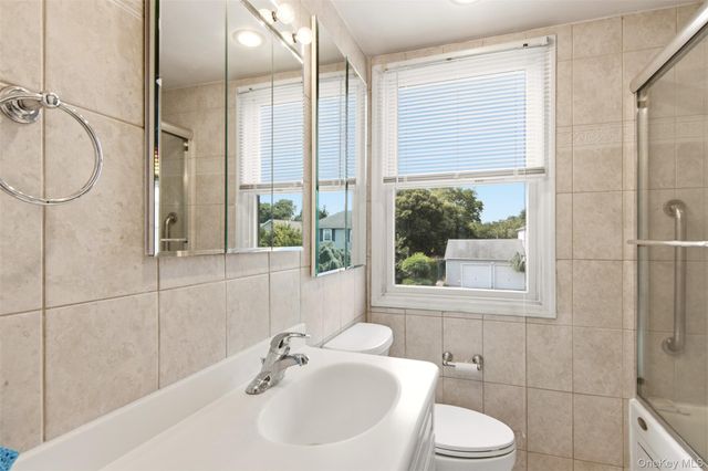 118 Magnolia, Westbury, NY 11590
