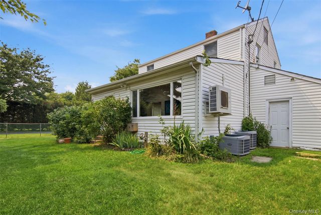 118 Magnolia, Westbury, NY 11590