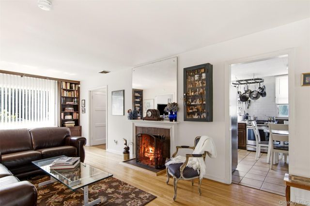 118 Magnolia, Westbury, NY 11590