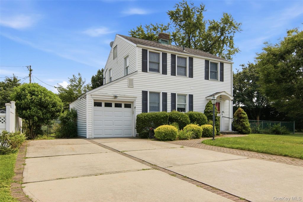 118 Magnolia Street, Westbury, NY 11590 — photo 2