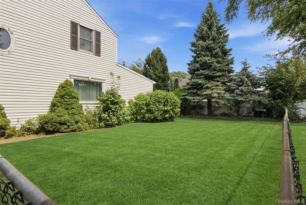 118 Magnolia Street, Westbury, NY 11590 — photo 5