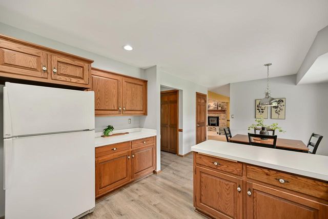 S40W22816 Sommers Hills DRIVE, Waukesha, WI 53189
