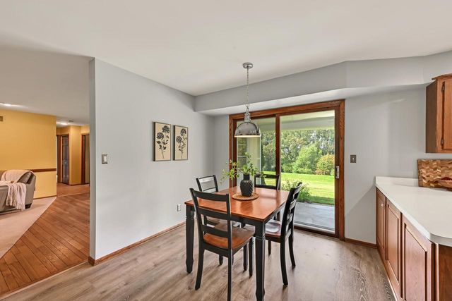 S40W22816 Sommers Hills DRIVE, Waukesha, WI 53189