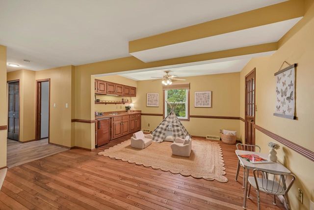 S40W22816 Sommers Hills DRIVE, Waukesha, WI 53189