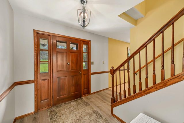 S40W22816 Sommers Hills DRIVE, Waukesha, WI 53189