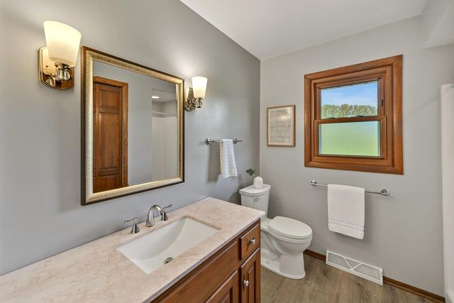 S40W22816 Sommers Hills DRIVE, Waukesha, WI 53189