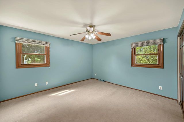 S40W22816 Sommers Hills DRIVE, Waukesha, WI 53189
