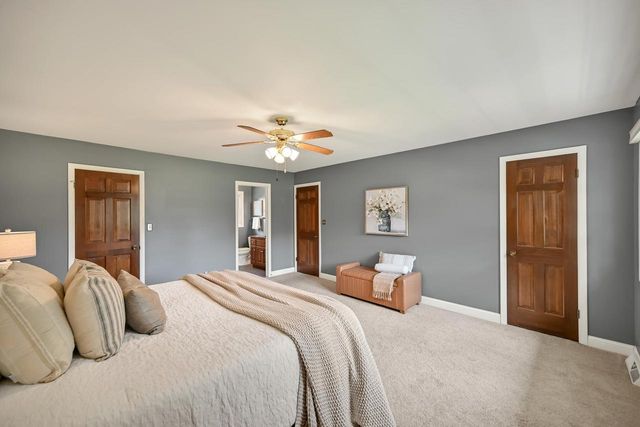 S40W22816 Sommers Hills DRIVE, Waukesha, WI 53189