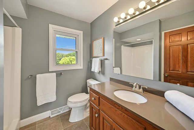 S40W22816 Sommers Hills DRIVE, Waukesha, WI 53189