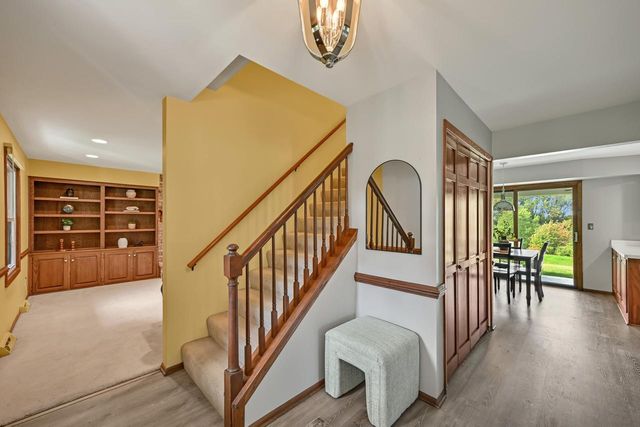 S40W22816 Sommers Hills DRIVE, Waukesha, WI 53189