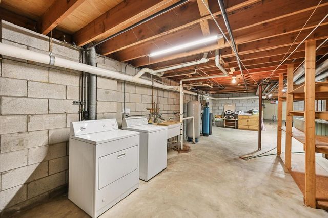 S40W22816 Sommers Hills DRIVE, Waukesha, WI 53189