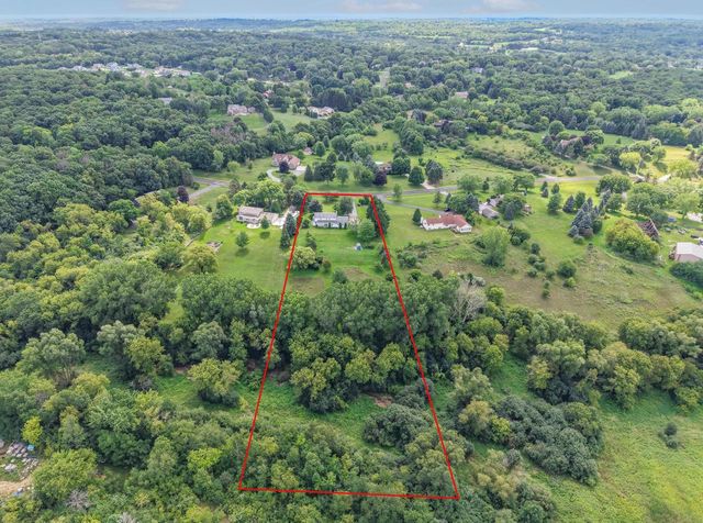 S40W22816 Sommers Hills DRIVE, Waukesha, WI 53189