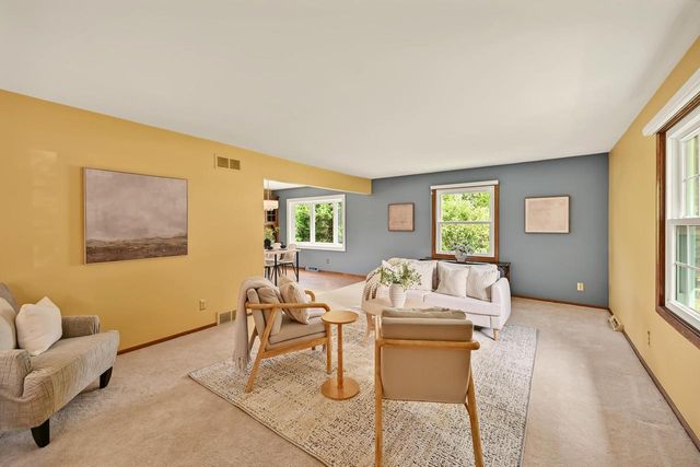 S40W22816 Sommers Hills DRIVE, Waukesha, WI 53189