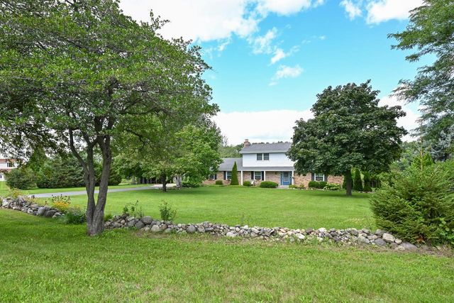 S40W22816 Sommers Hills DRIVE, Waukesha, WI 53189