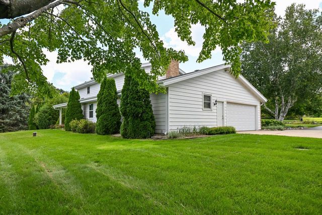 S40W22816 Sommers Hills DRIVE, Waukesha, WI 53189