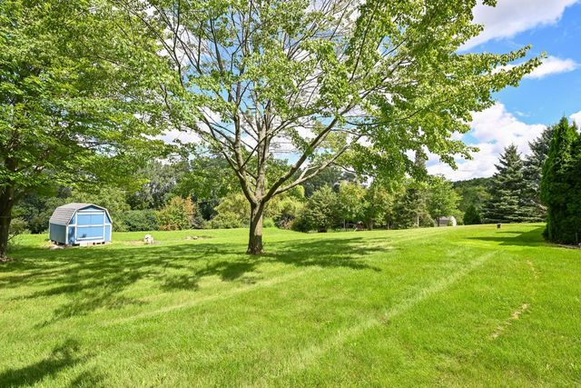 S40W22816 Sommers Hills DRIVE, Waukesha, WI 53189