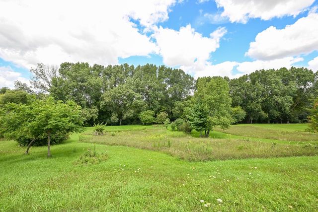 S40W22816 Sommers Hills DRIVE, Waukesha, WI 53189