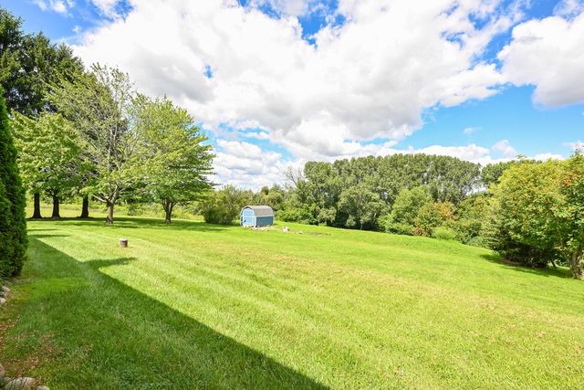S40W22816 Sommers Hills DRIVE, Waukesha, WI 53189
