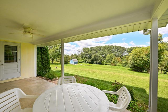 S40W22816 Sommers Hills DRIVE, Waukesha, WI 53189