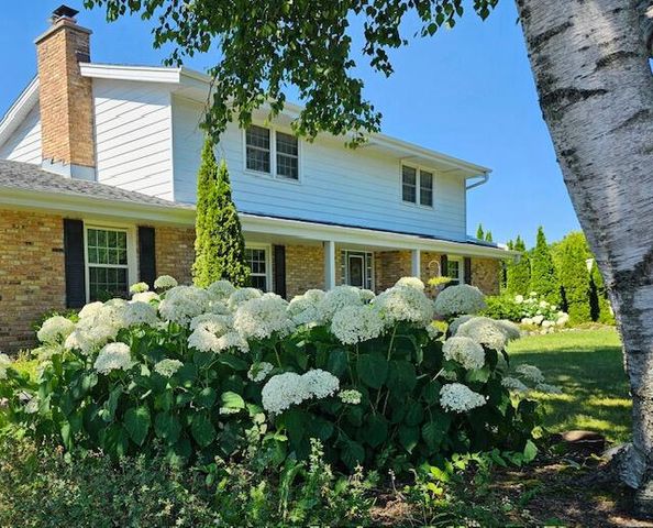 S40W22816 Sommers Hills DRIVE, Waukesha, WI 53189