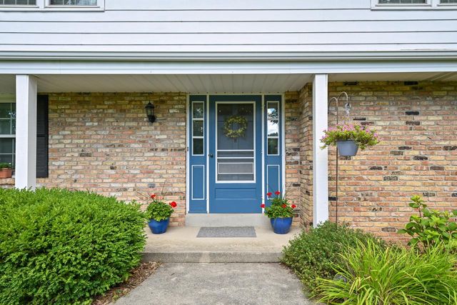 S40W22816 Sommers Hills DRIVE, Waukesha, WI 53189